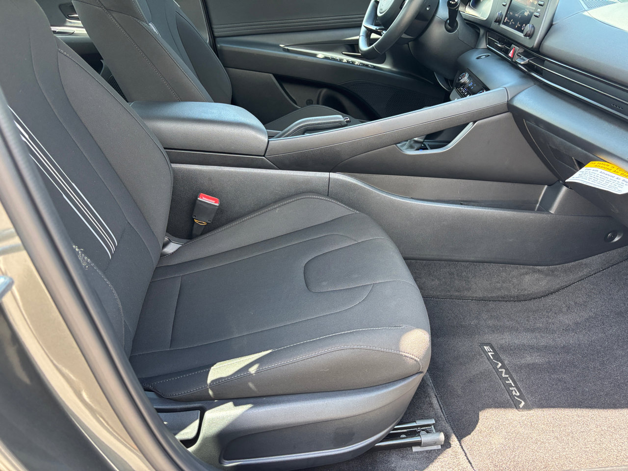 Used 2025 Hyundai Elantra Sport image 11