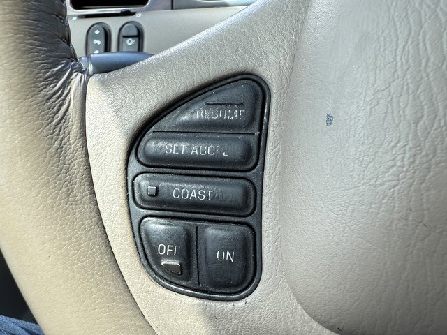 Used 2001 Lincoln Town Car Cartier image 27