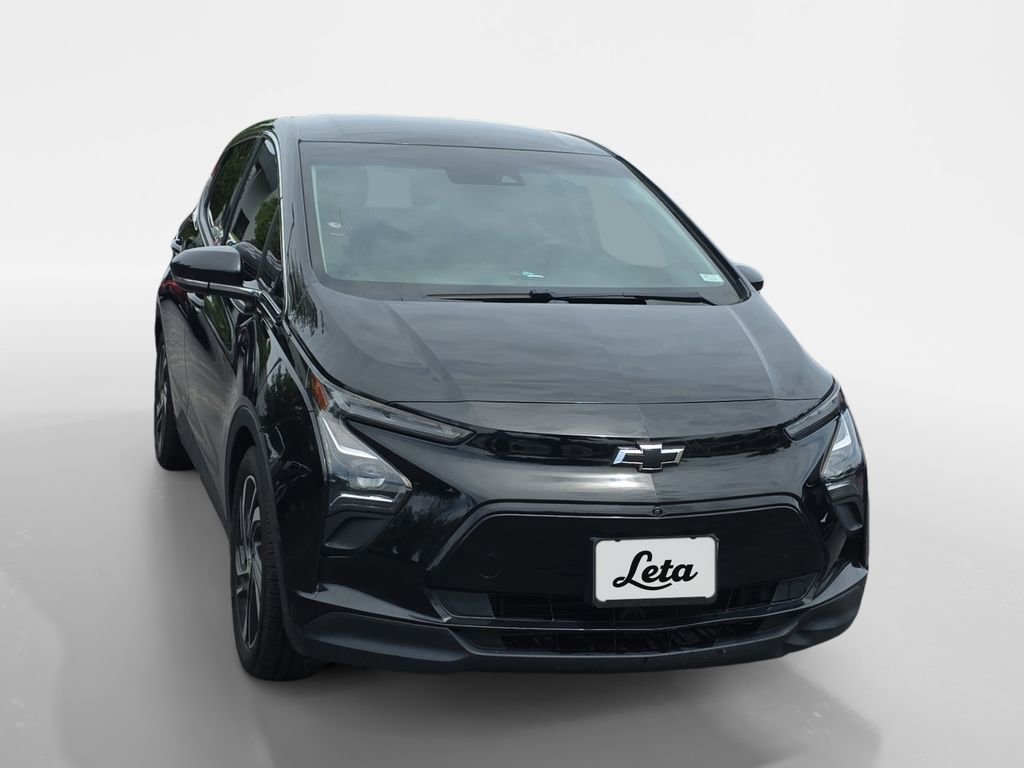 Used 2022 Chevrolet Bolt LT w/ Infotainment Package FWD image 2