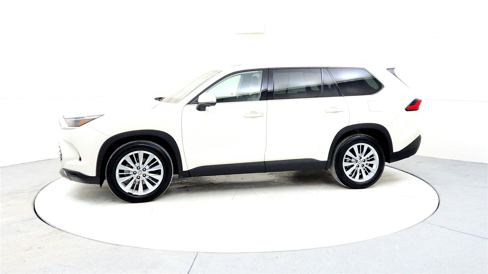 Used 2024 Toyota Grand Highlander Platinum image 3