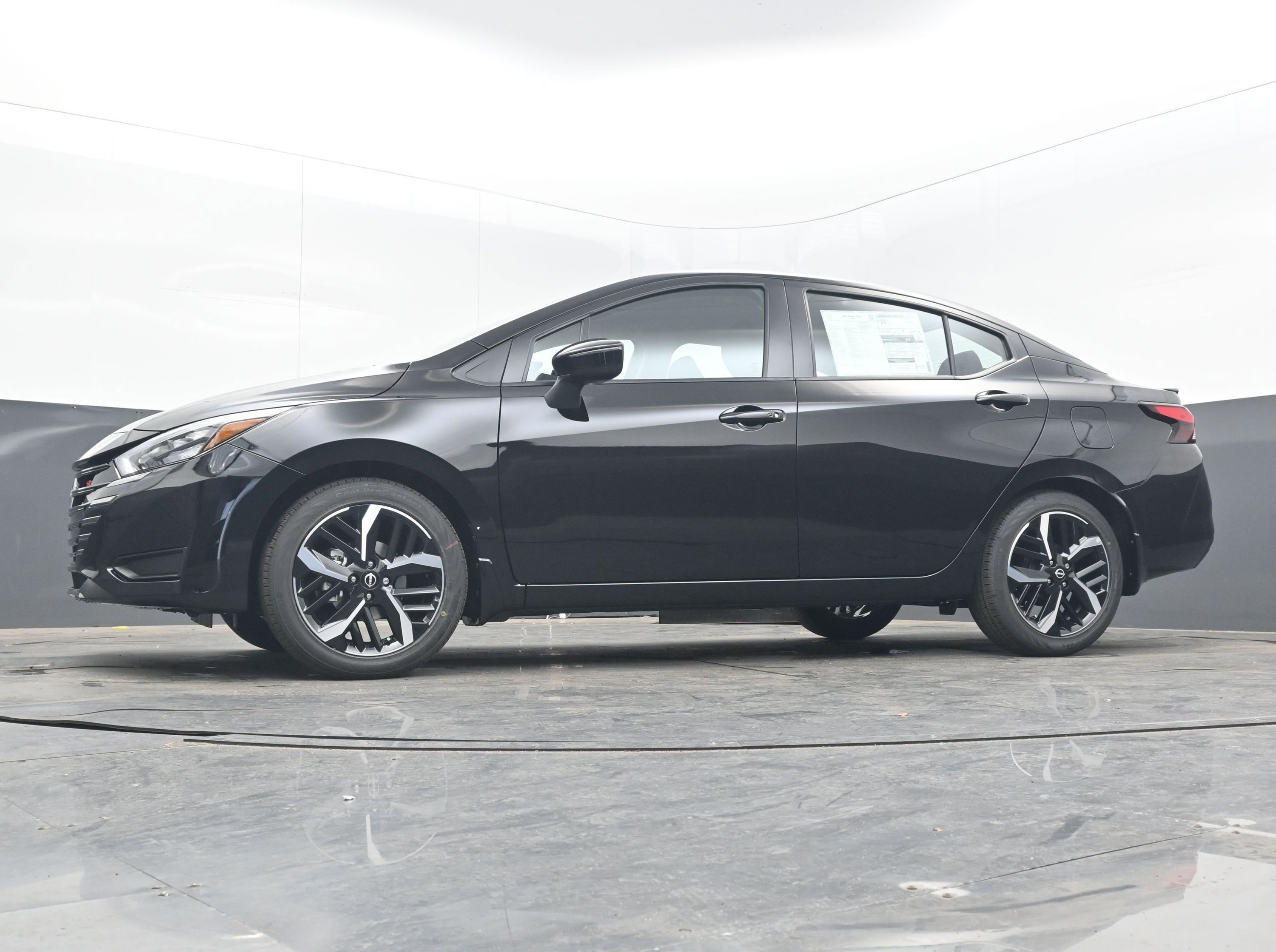 New 2025 Nissan Versa SR image 24