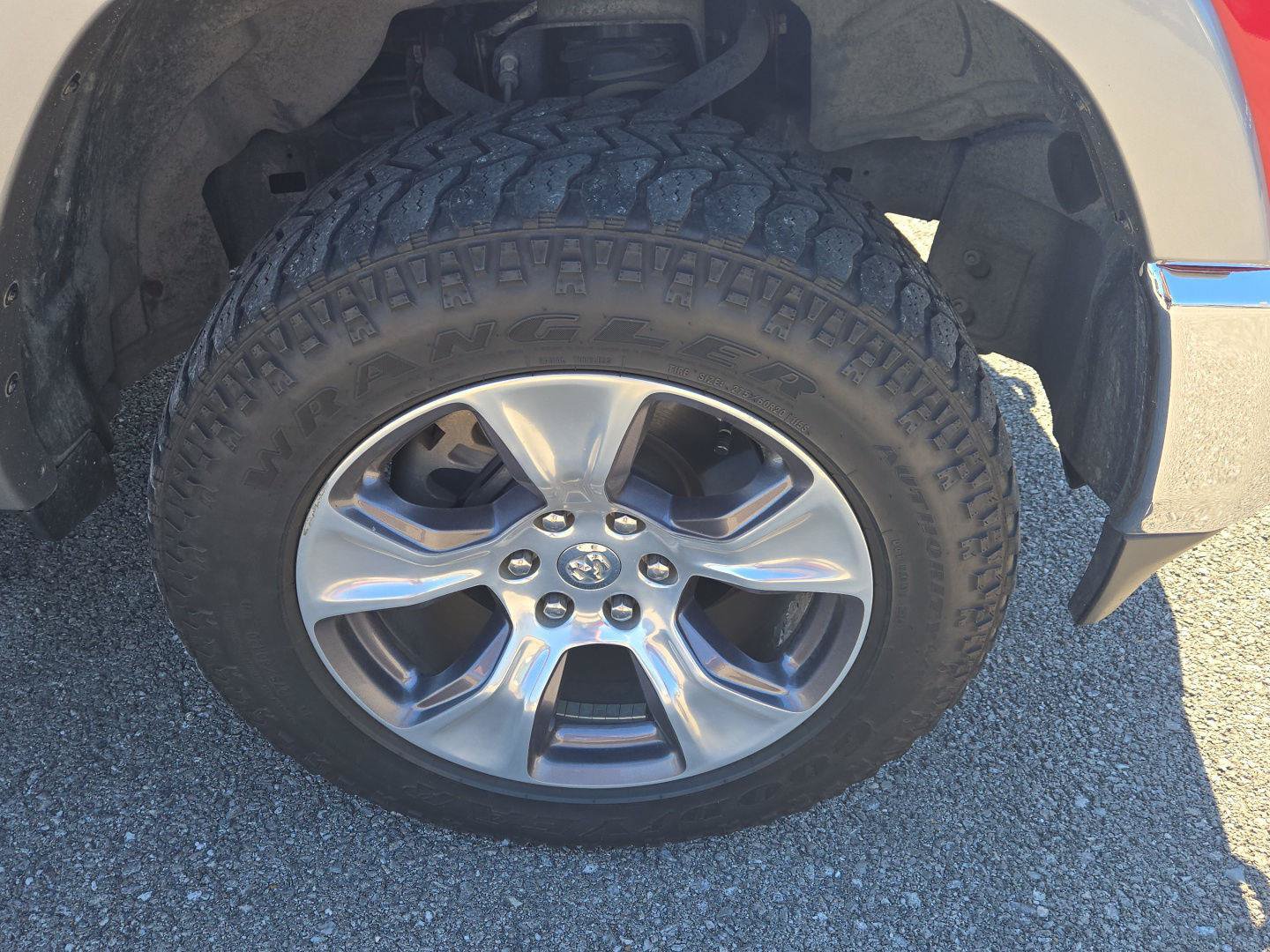 Used 2020 RAM 1500 Laramie AWD/4WD image 9