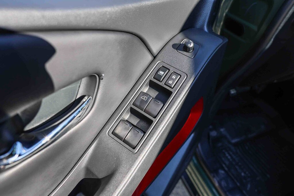 Used 2025 Nissan Frontier PRO-4X w/ Pro Premium Package image 12