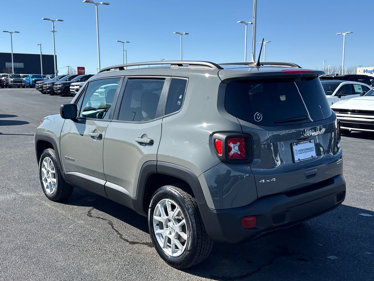 Used 2022 Jeep Renegade Latitude w/ Convenience Group AWD/4WD image 5