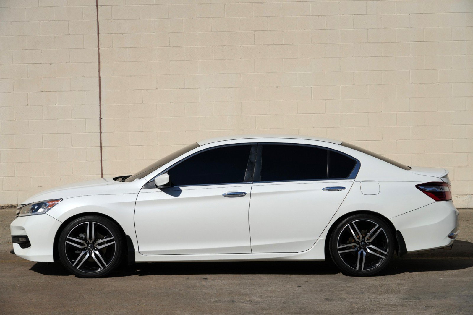 Used 2017 Honda Accord Sport image 41