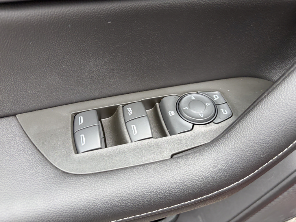 Used 2023 Chevrolet Blazer LT FWD image 22