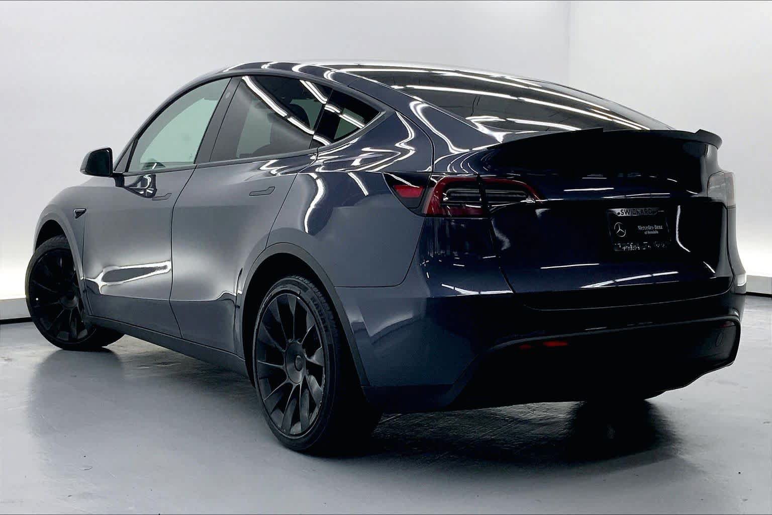 Used 2023 Tesla Model Y Long Range AWD/4WD image 2