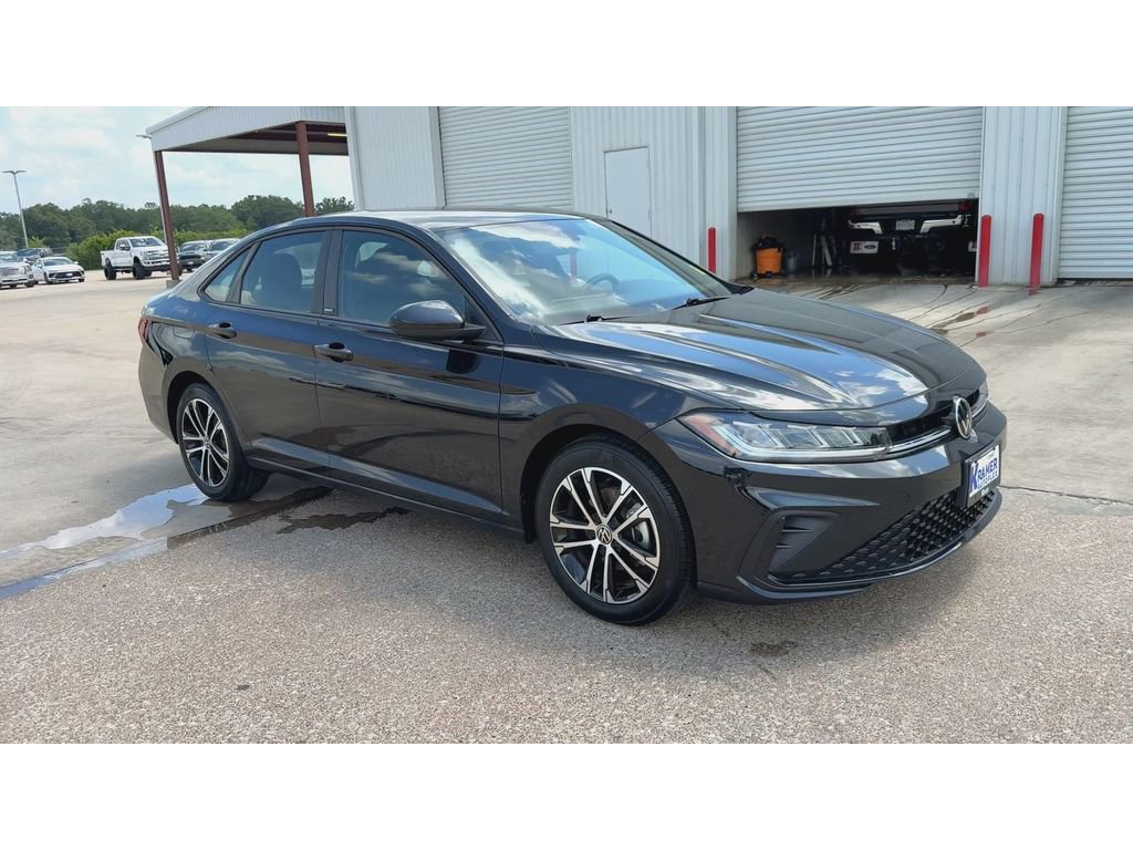 Used 2025 Volkswagen Jetta Sport FWD image 2