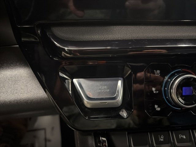 Used 2024 GMC Sierra 2500 AT4 image 26