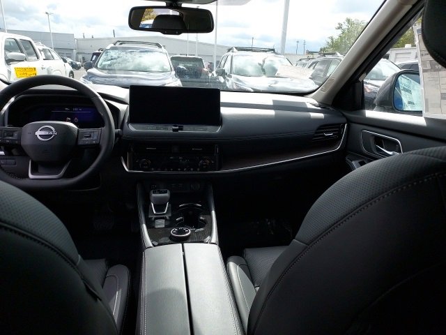 New 2026 Nissan Rogue Platinum image 12