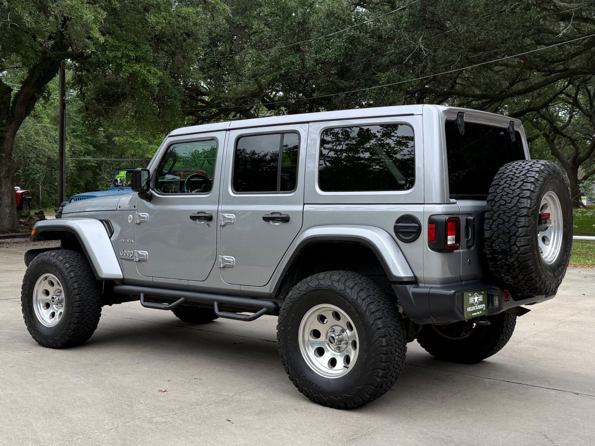 Used 2018 Jeep Wrangler Unlimited Sahara AWD/4WD image 6