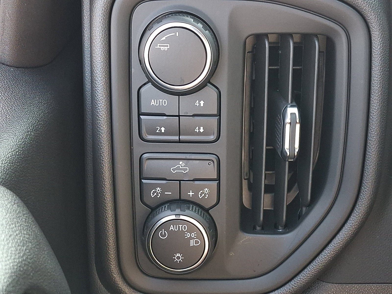 Used 2025 Chevrolet Silverado 1500 Custom Trail Boss AWD/4WD image 22