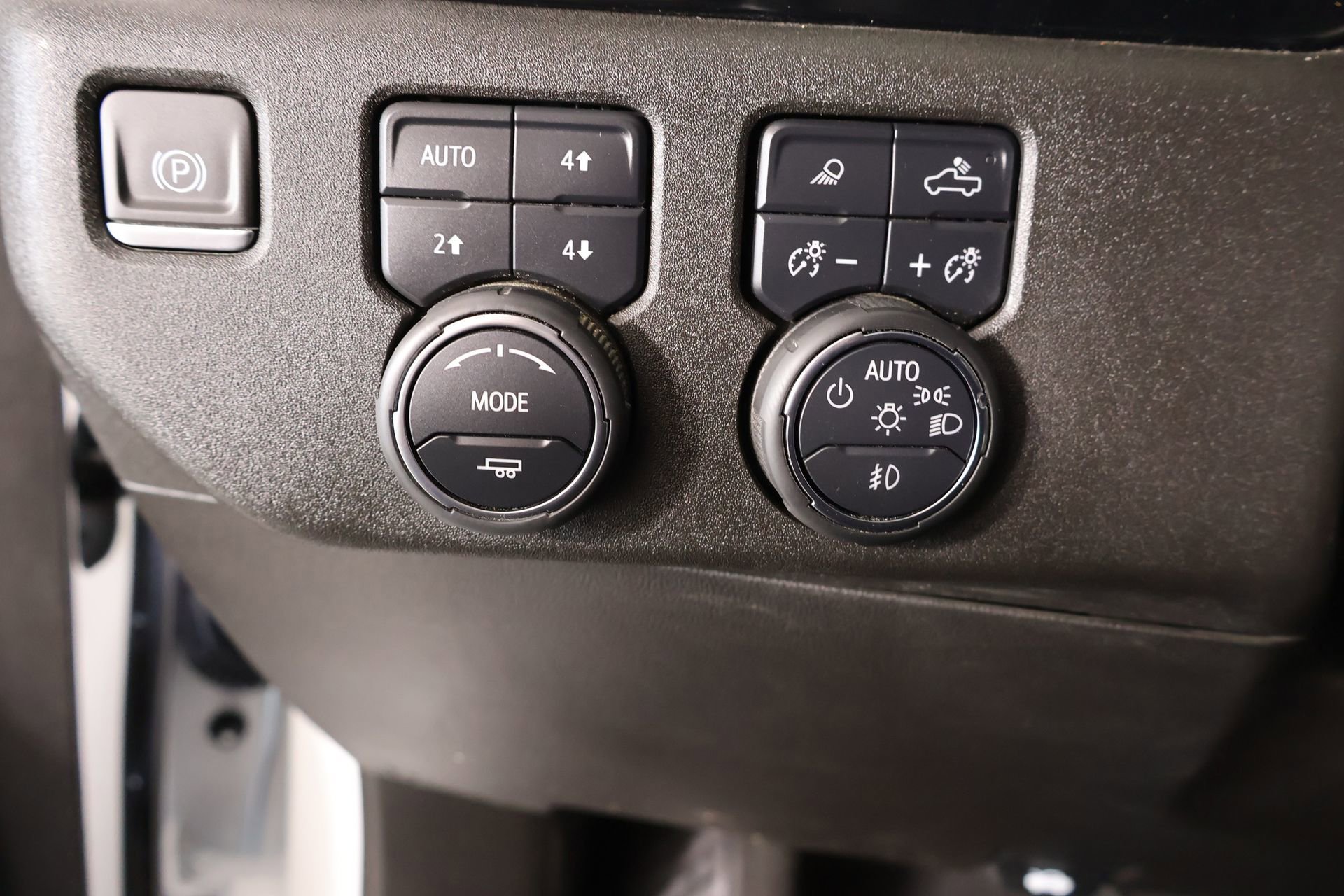 Used 2024 Chevrolet Silverado 1500 LTZ AWD/4WD image 9