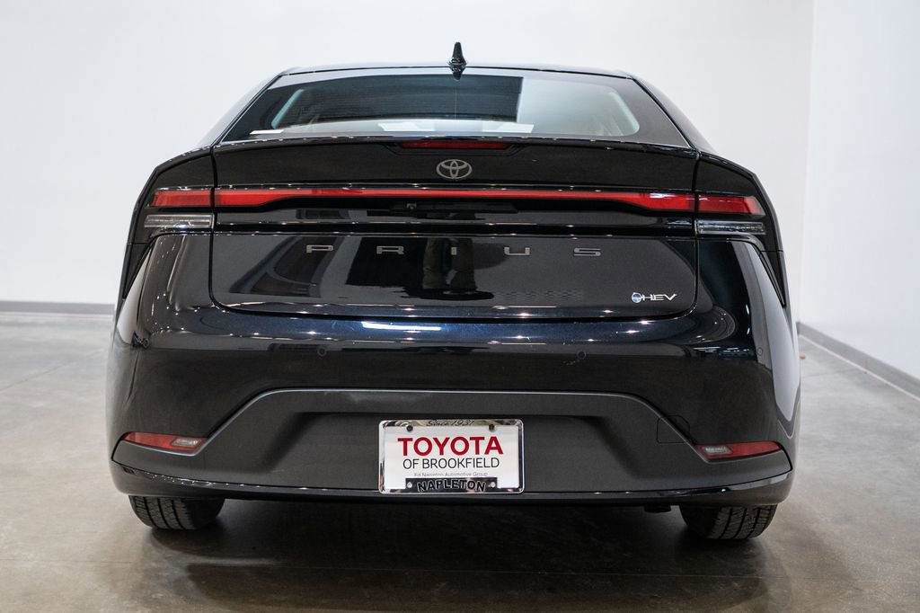 Used 2025 Toyota Prius LE image 8
