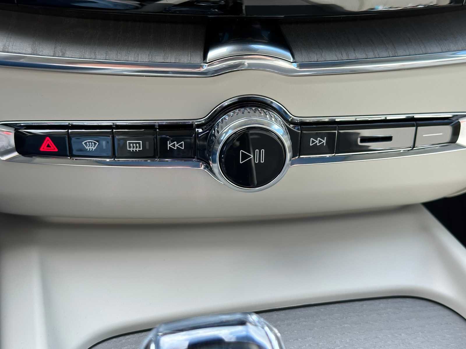 New 2025 Volvo XC60 B5 Ultra w/ Protection Package Premier image 28