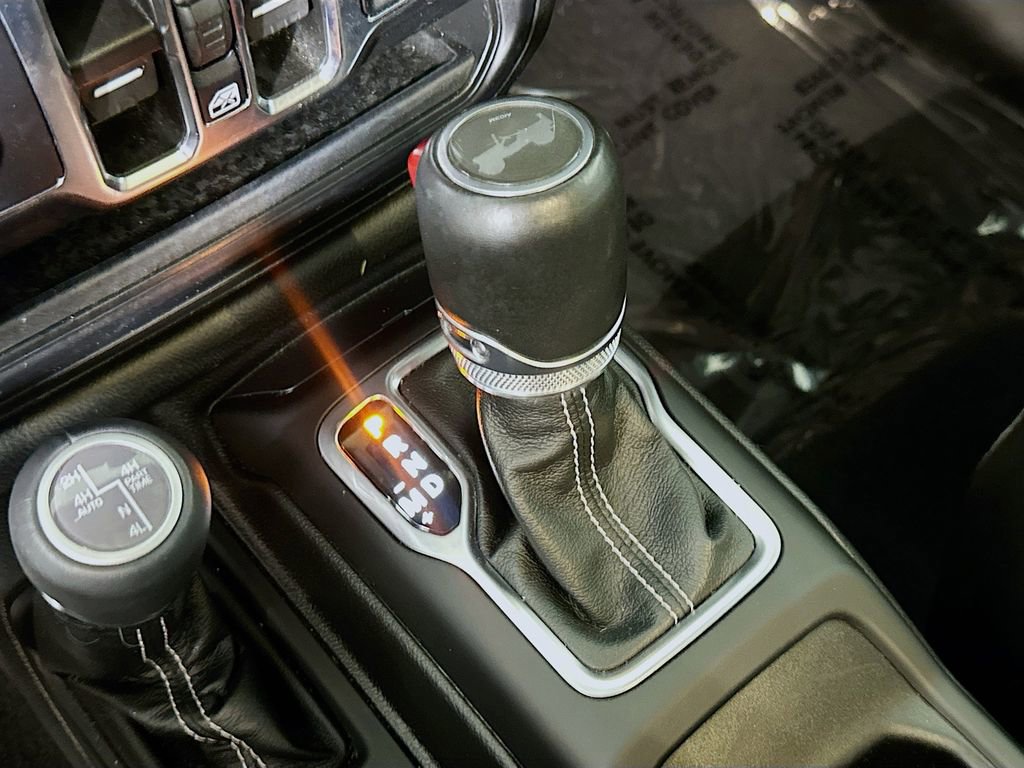 Used 2023 Jeep Wrangler Unlimited Sahara AWD/4WD image 32