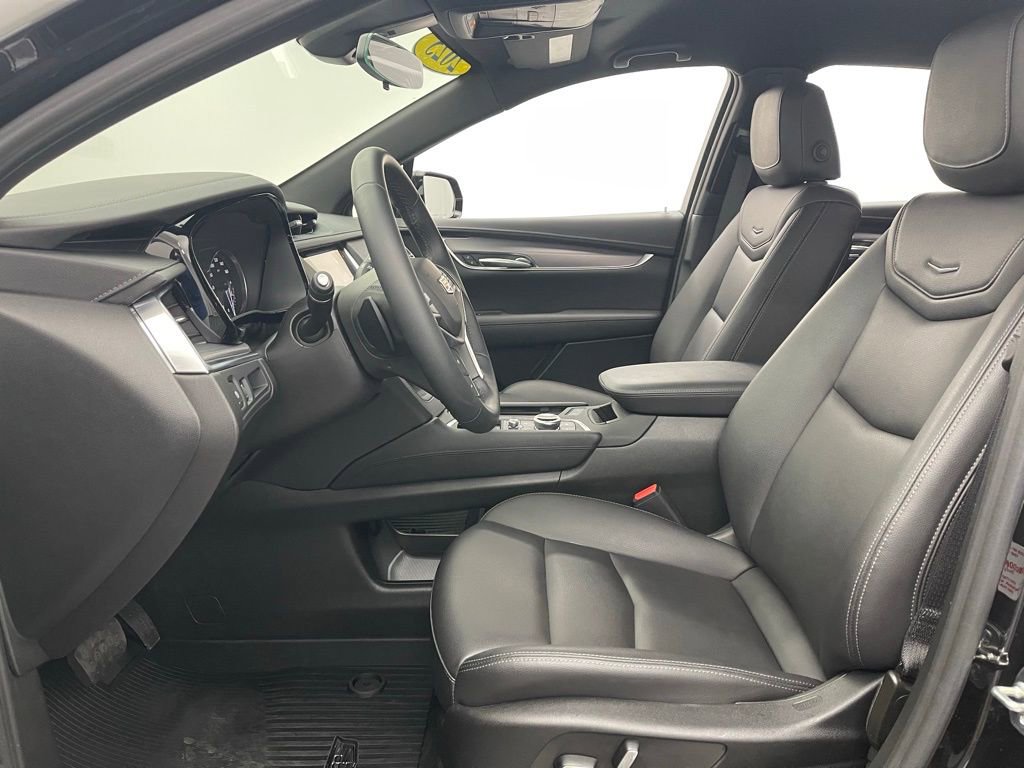 Used 2025 Cadillac XT5 Luxury w/ LPO, Floor Liner Package AWD/4WD image 18