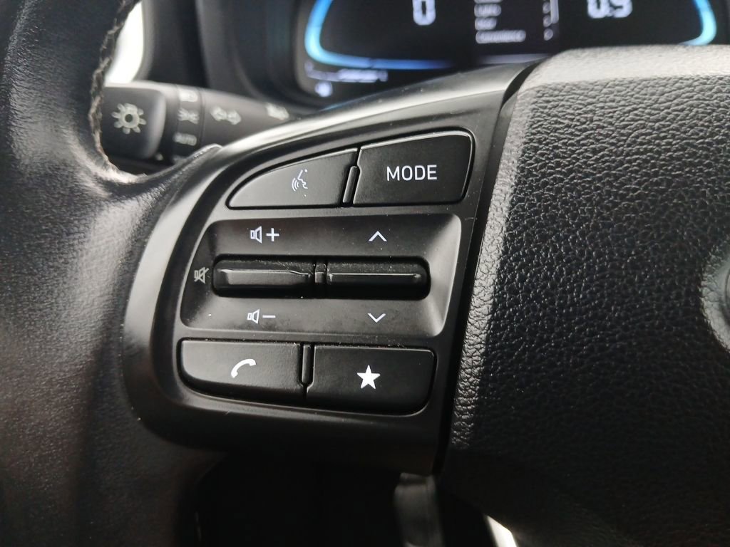 Used 2023 Hyundai Venue SEL image 11