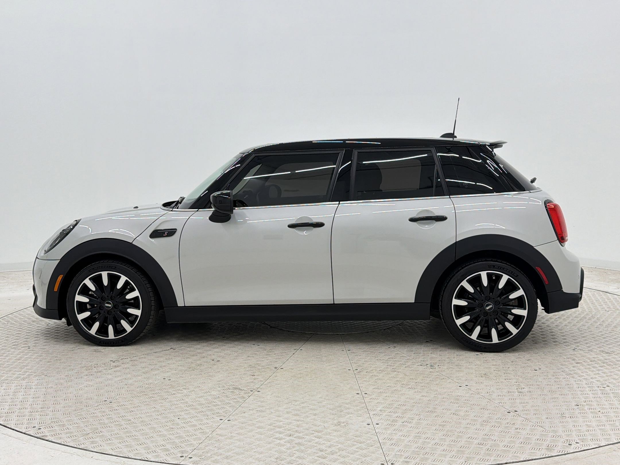 Used 2022 MINI Cooper S image 2