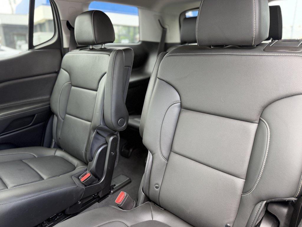 Used 2023 GMC Acadia SLT w/ Technology Package FWD image 18