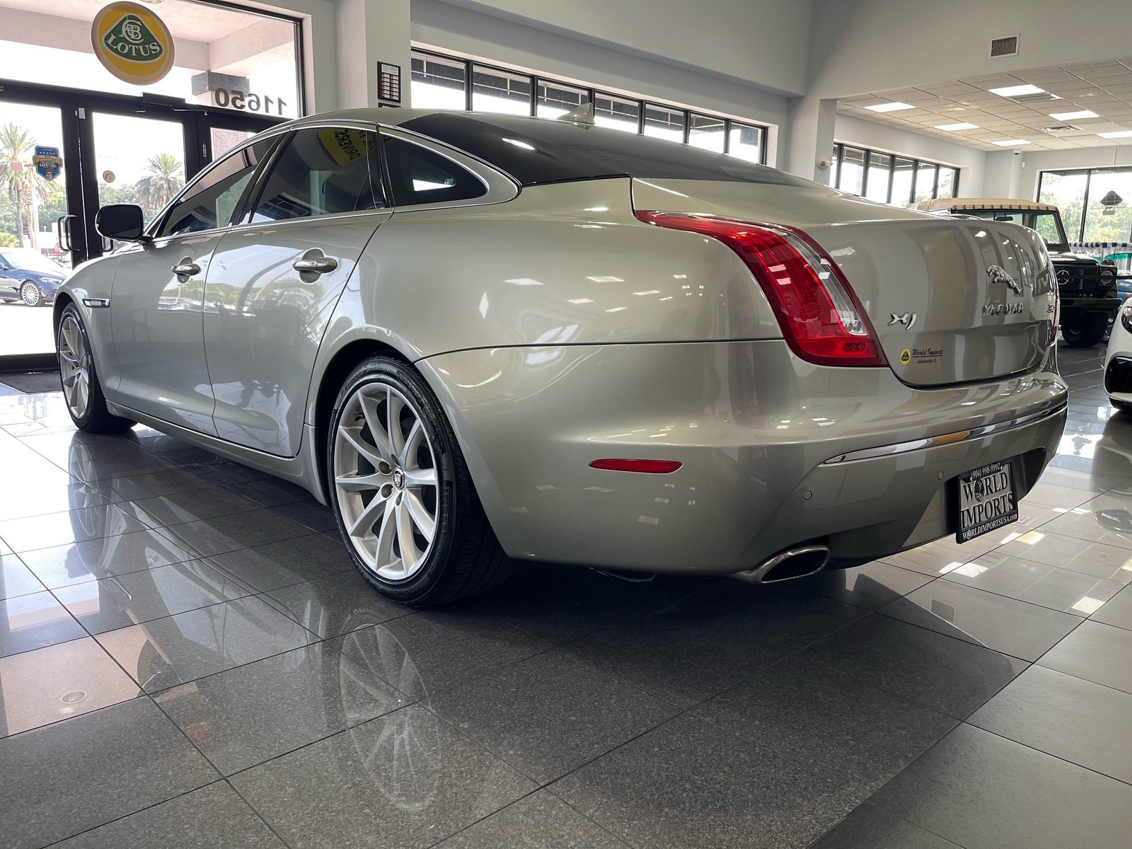 Used 2013 Jaguar XJ RWD image 3