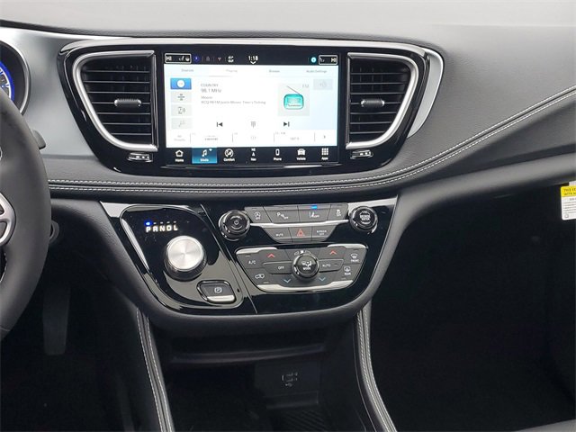 New 2026 Chrysler Pacifica Limited w/ Trailer Tow Group image 15