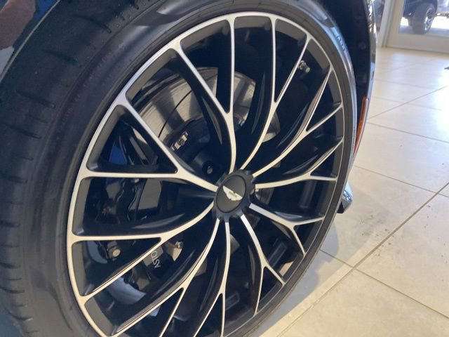 Used 2023 Aston Martin V8 Vantage Roadster image 17