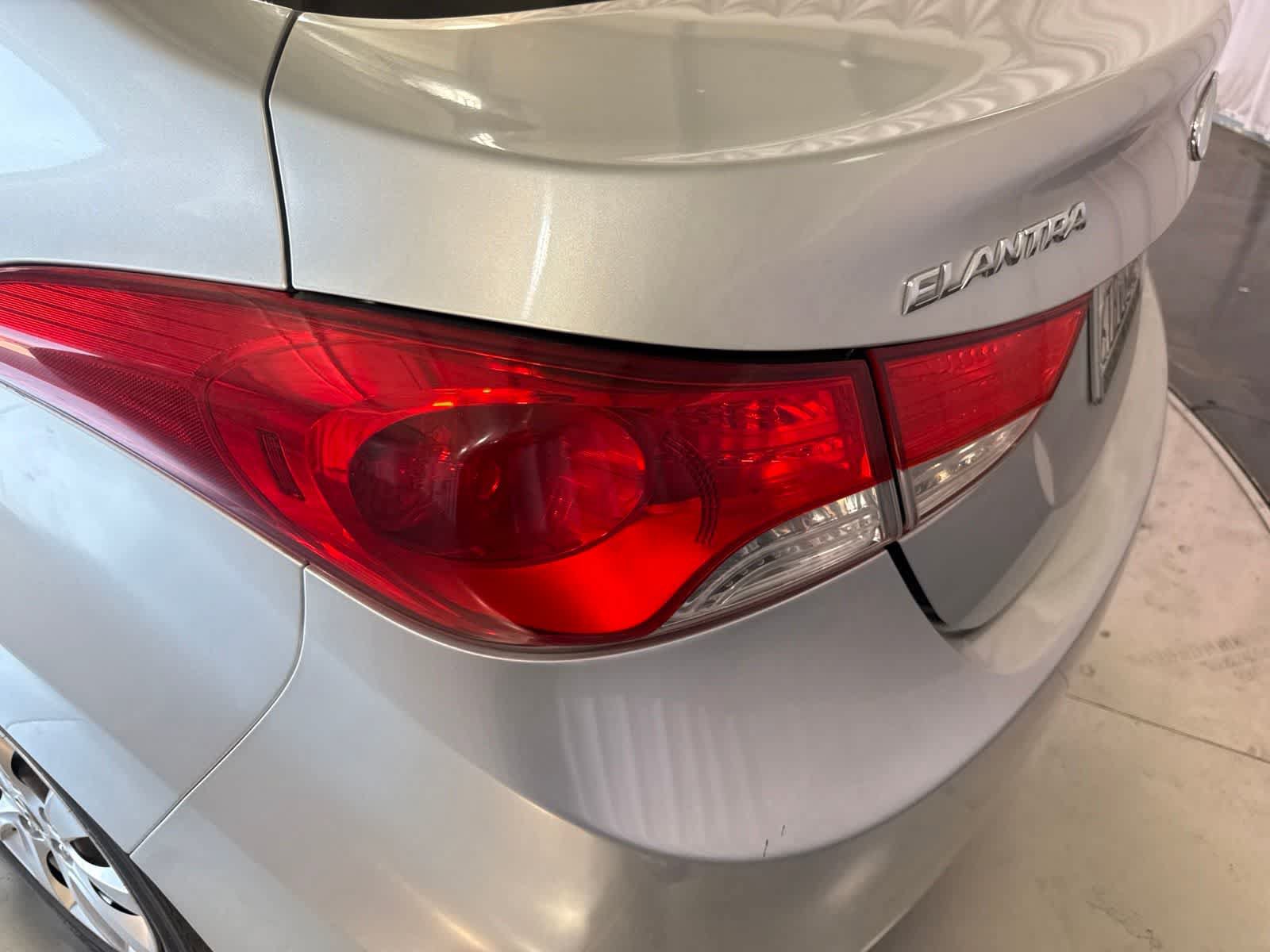 Used 2012 Hyundai Elantra GLS FWD image 10