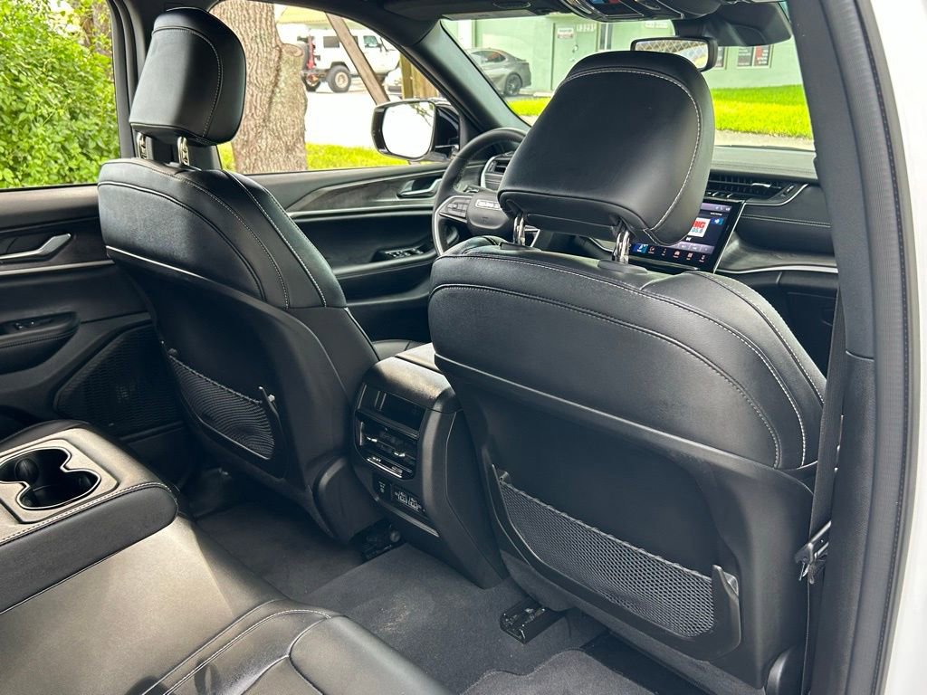 Certified 2024 Jeep Grand Cherokee Limited w/ Black Appearance Package image 41