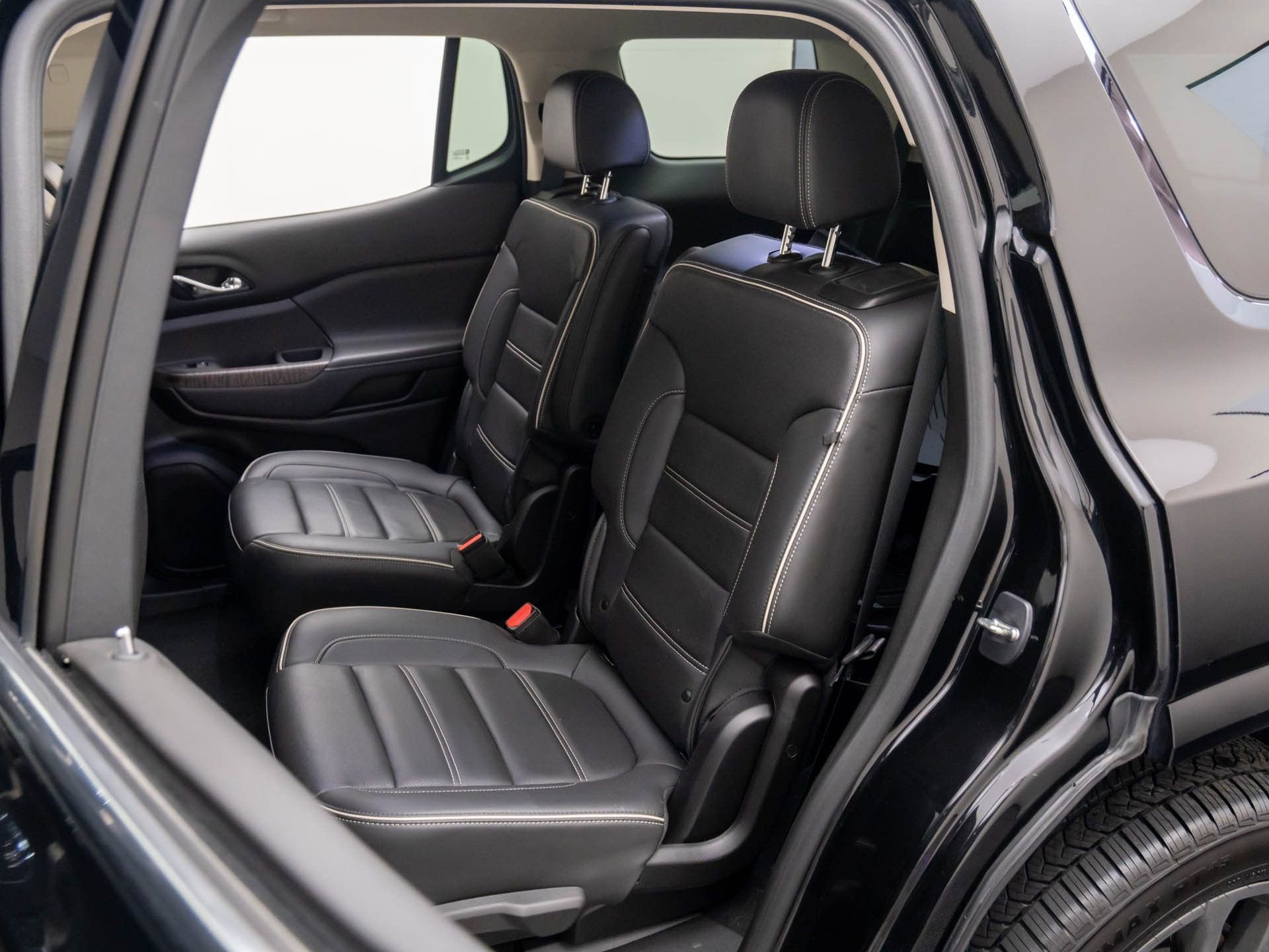 Used 2023 GMC Acadia Denali w/ Black Diamond Edition image 19