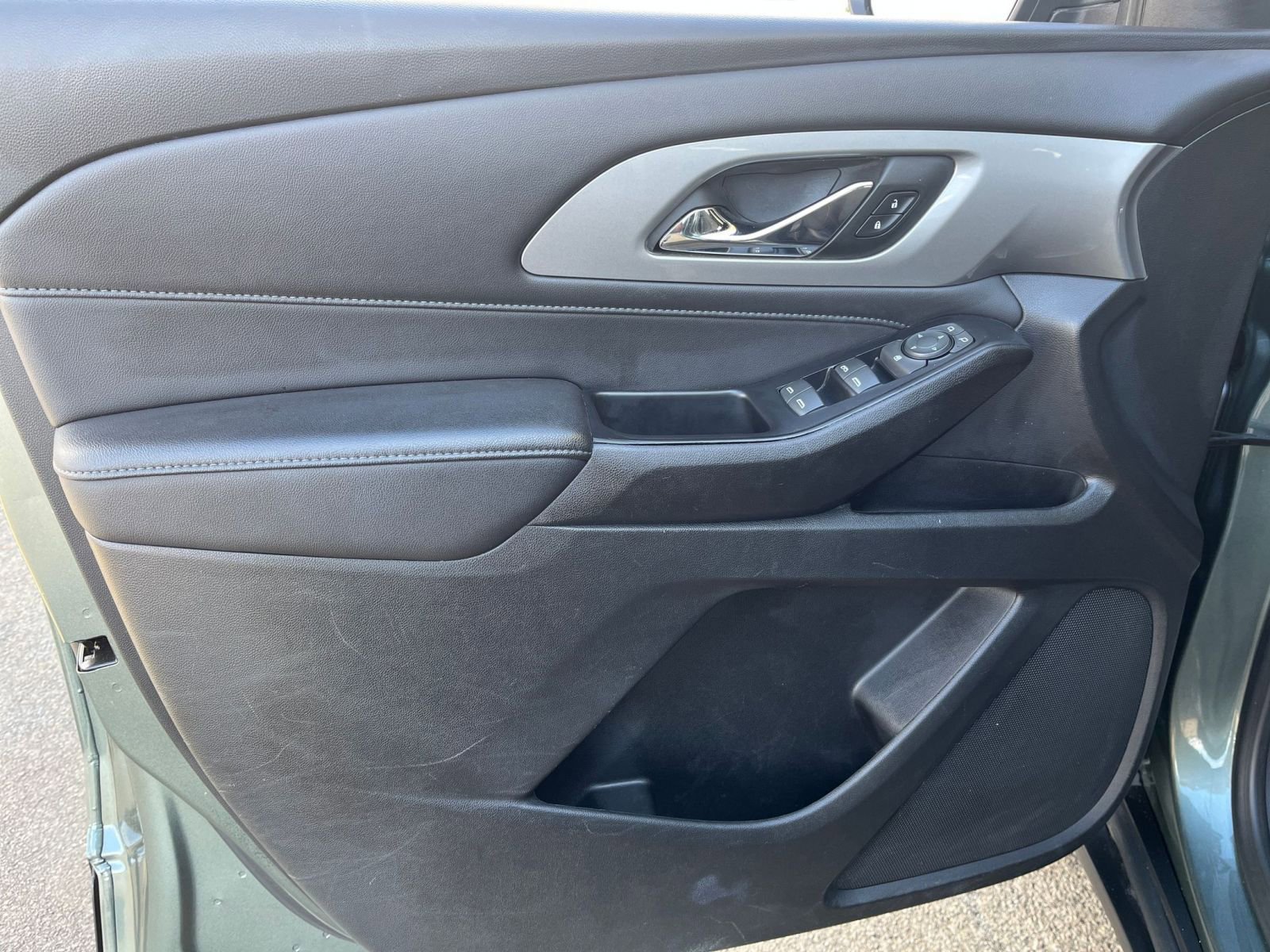 Used 2023 Chevrolet Traverse LT image 20