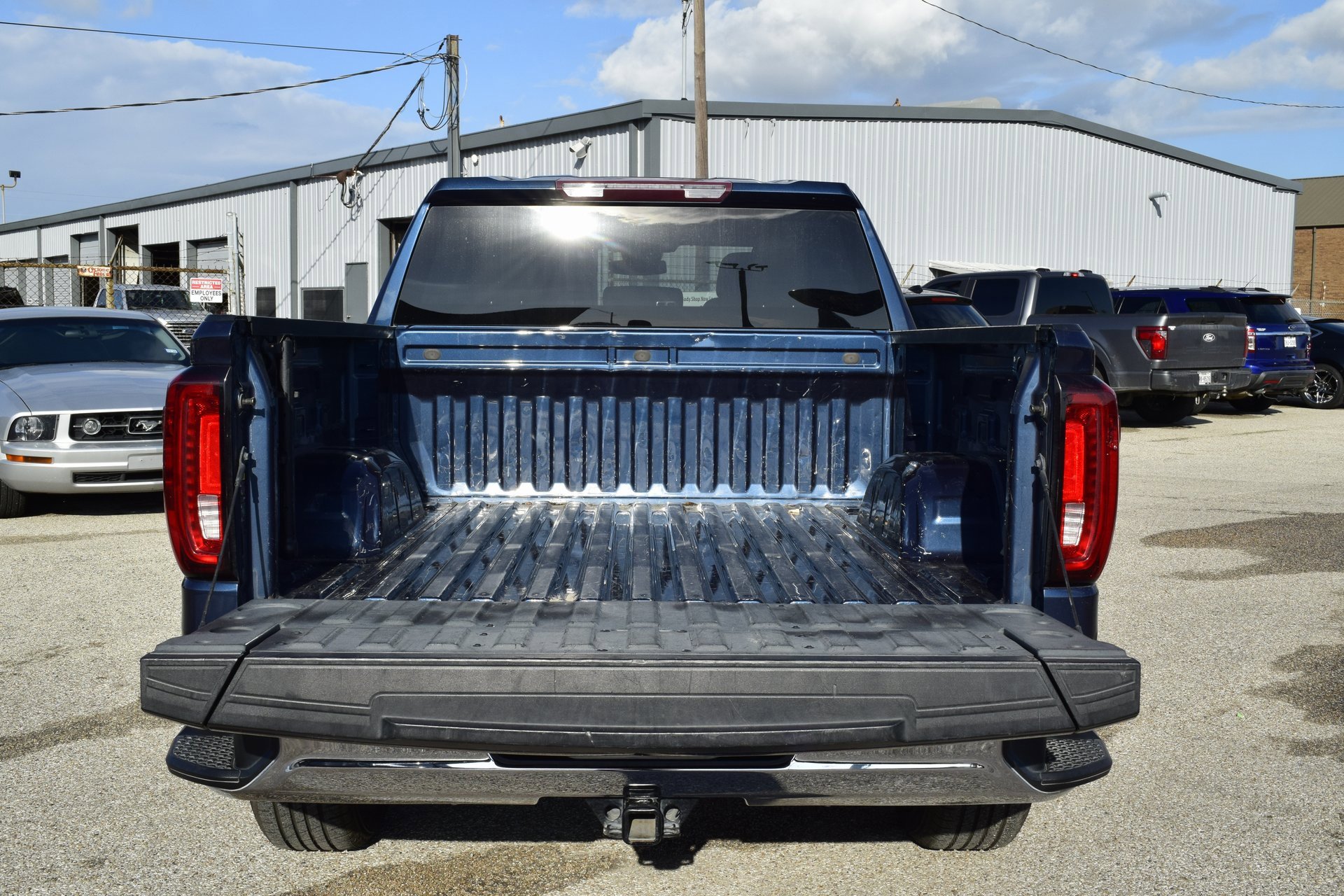 Used 2022 GMC Sierra 1500 SLT w/ SLT Convenience Package image 21