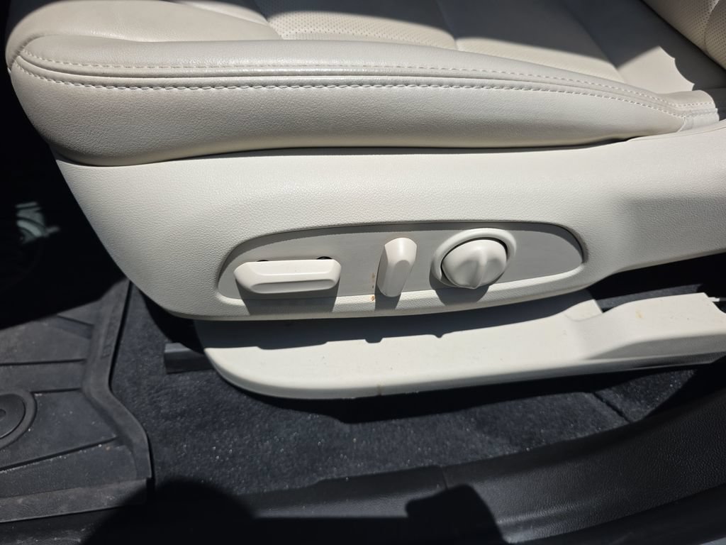 Used 2022 Buick Enclave Essence FWD image 23