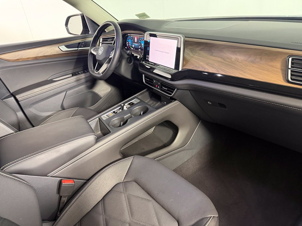 Used 2025 Volkswagen Atlas SE FWD image 16