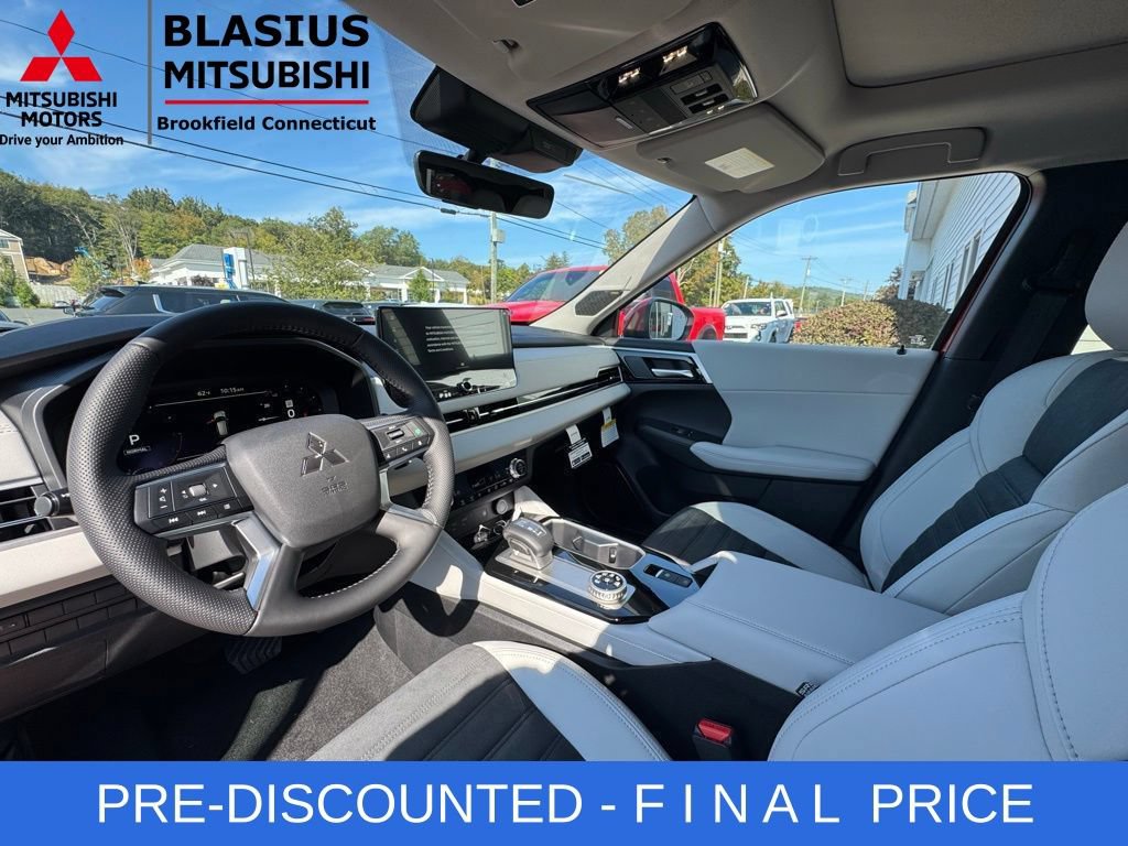 Used 2025 Mitsubishi Outlander SE AWD/4WD image 7