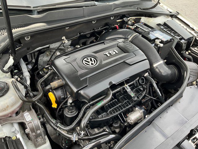Used 2019 Volkswagen GTI SE FWD image 12