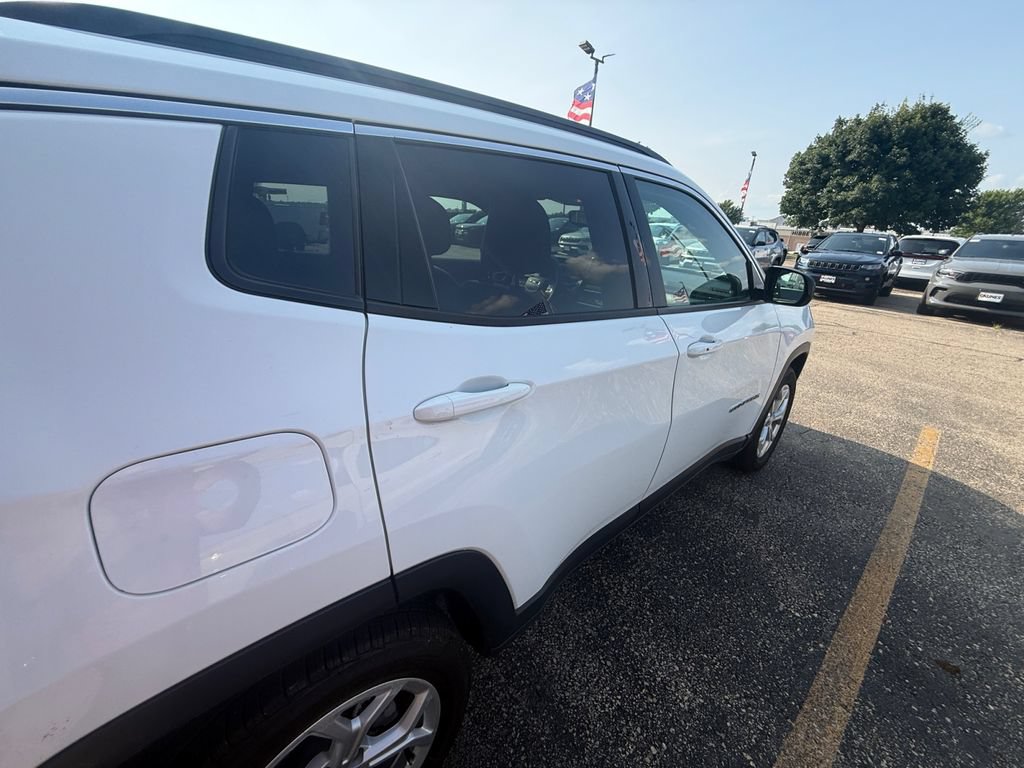 Used 2024 Jeep Compass Latitude AWD/4WD image 39