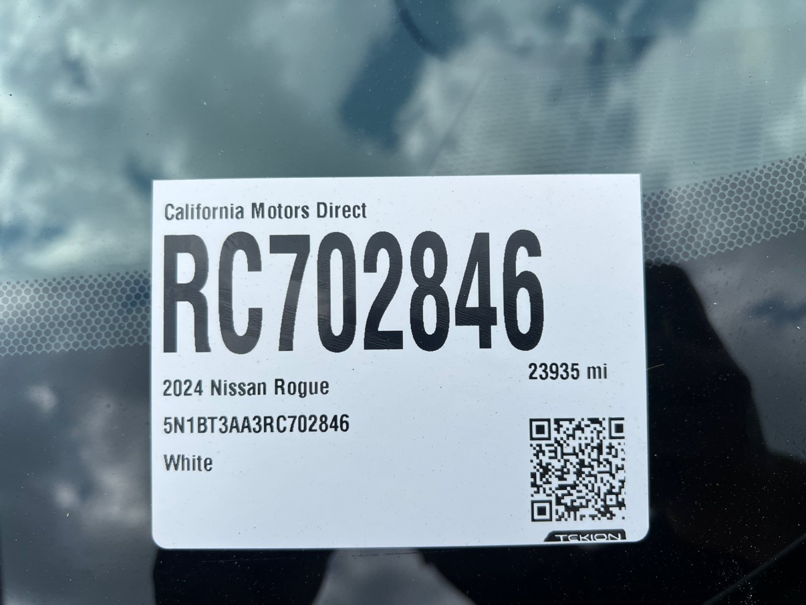 Used 2024 Nissan Rogue S FWD image 16