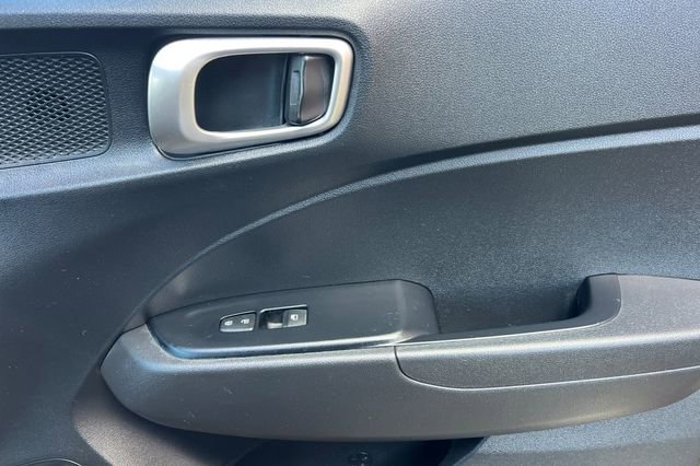 Used 2025 Hyundai Venue SEL image 19