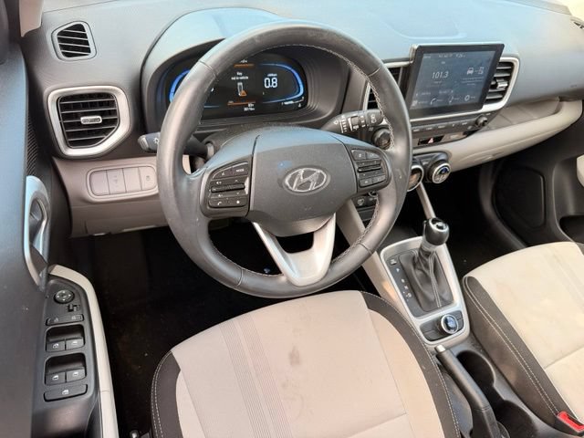 Used 2025 Hyundai Venue SEL FWD image 19