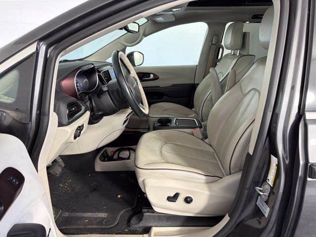 Used 2017 Chrysler Pacifica Limited FWD image 10