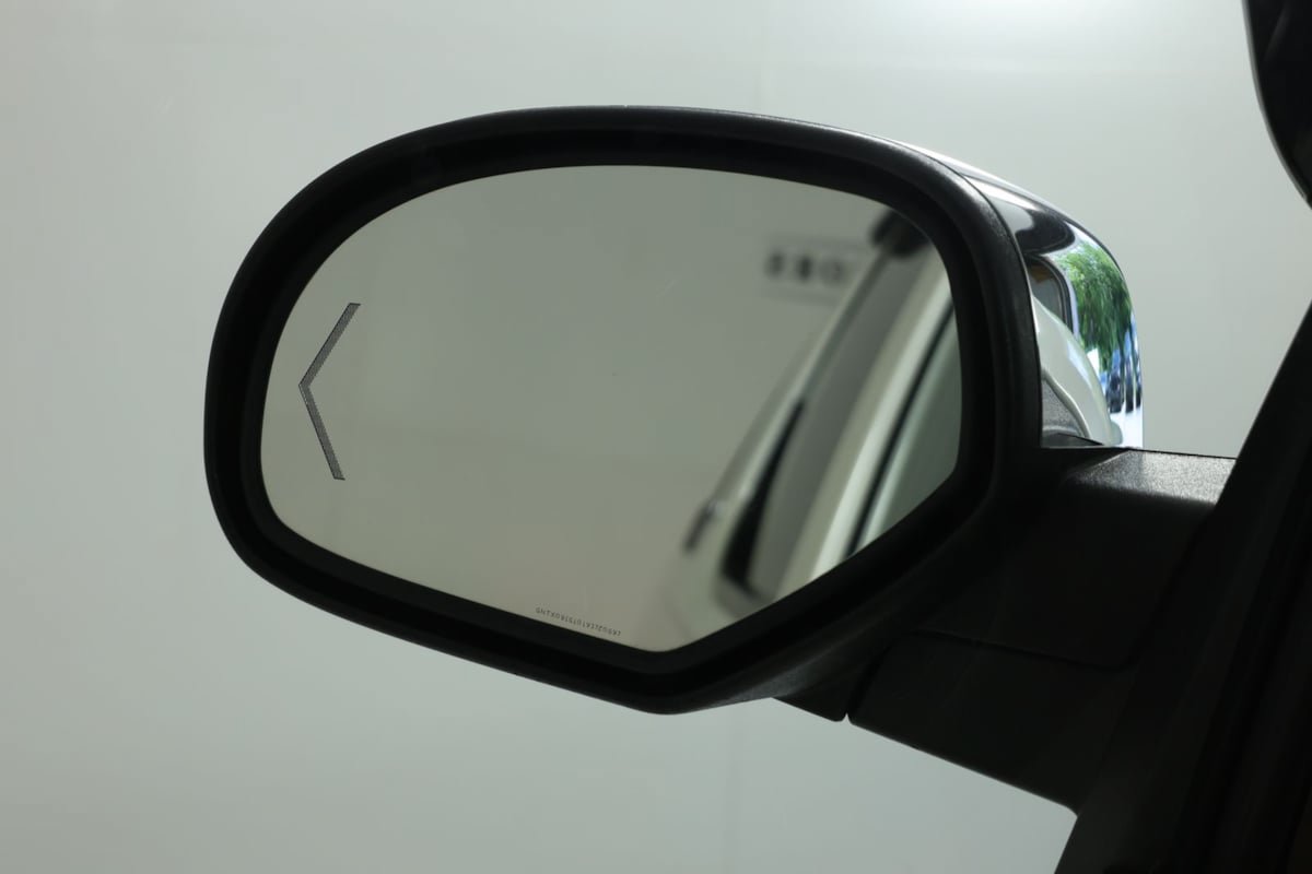 Used 2011 Chevrolet Avalanche LTZ AWD/4WD image 15