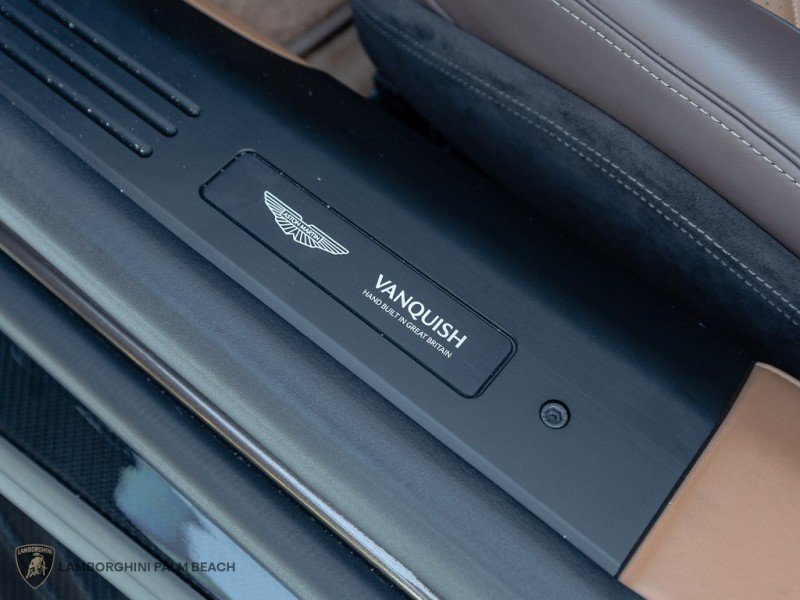 Used 2025 Aston Martin Vanquish image 30