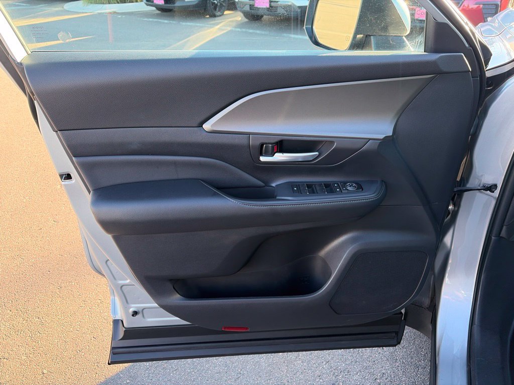 Used 2025 Toyota Grand Highlander AWD image 26