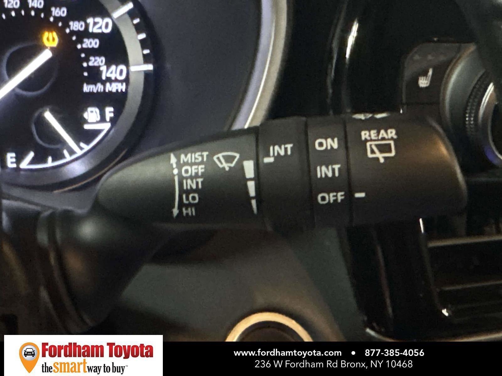 Used 2020 Toyota Highlander XLE image 24