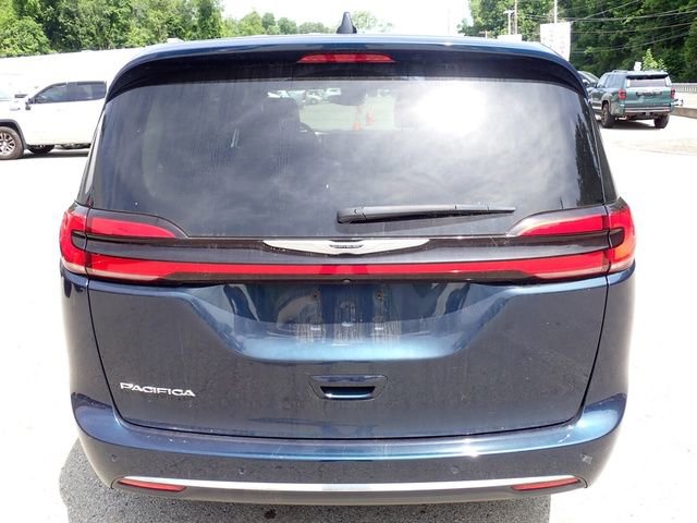 Used 2024 Chrysler Pacifica Touring-L FWD image 4