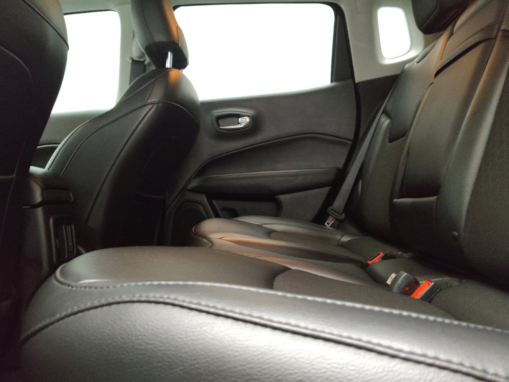 Used 2019 Jeep Compass Latitude FWD image 18