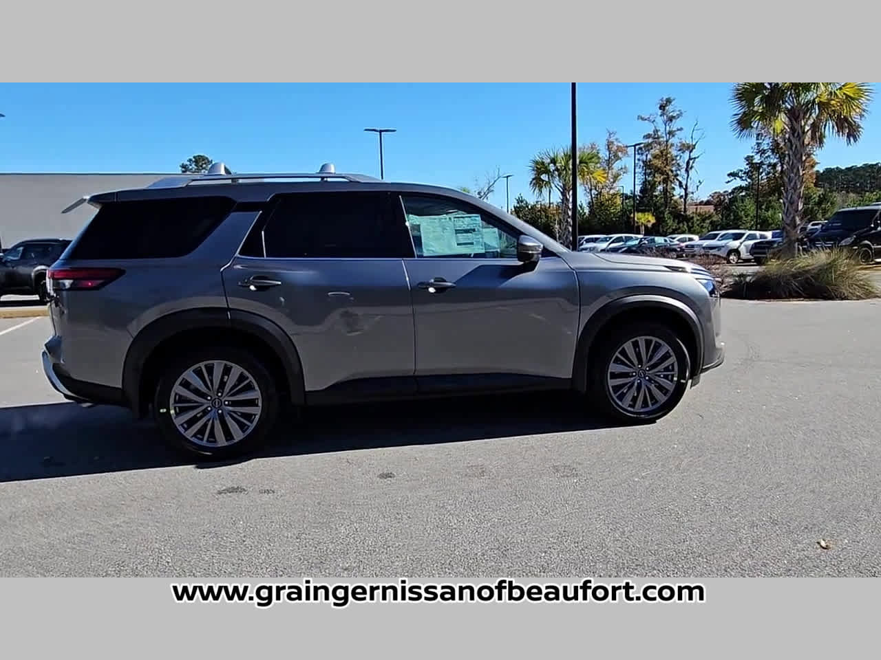 New 2025 Nissan Pathfinder SL w/ SL Premium Package FWD image 36