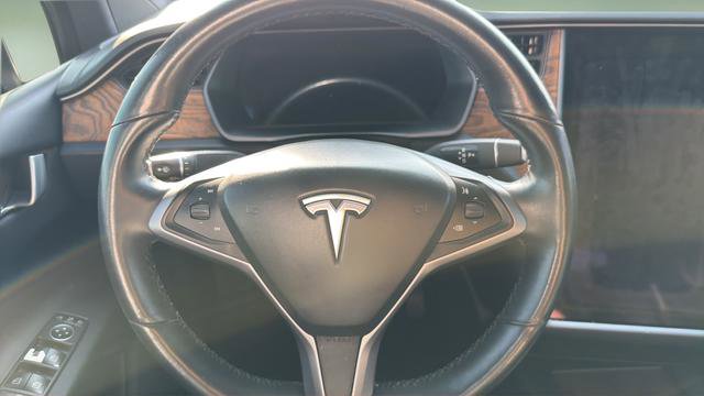 Used 2019 Tesla Model X 75D image 9