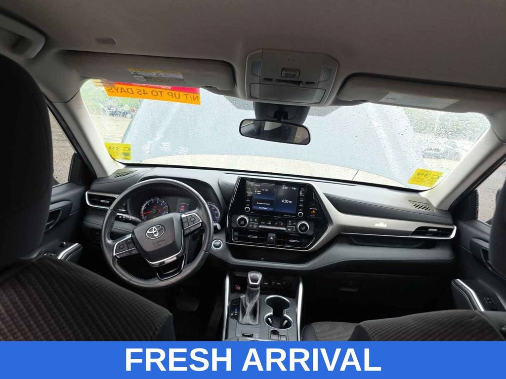 Used 2020 Toyota Highlander LE FWD image 6